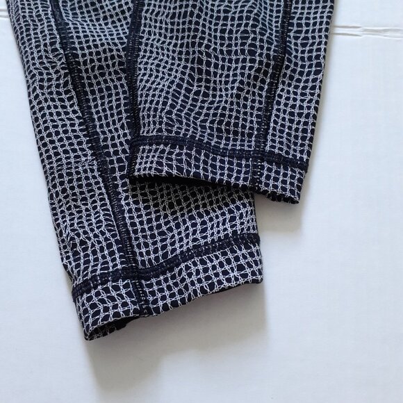 Lululemon Speed Tight V in Fall Net White Black / Black Size 10 - Picture 11 of 15